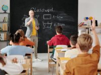 Septiembre y el IRPF: cómo desgravar material escolar y aprovechar las ayudas disponibles