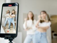 Publicidad en redes 2025: así obliga (de facto) el nuevo Código de Influencers a hacer transparentes las campañas