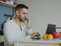 Trabajar desde casa: qué puede desgravar un autónomo y cómo evitar errores con Hacienda